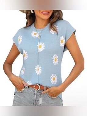 NWT Zeagoo Light Blue Daisy Print Knit Top